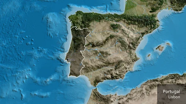 衛星地図上の暗いオーバーレイで強調ポルトガル国境地域のクローズアップ 資本ポイント 国の形の周りの概要 英名国とその首都 — ストック写真