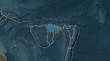 Balmoral Resifi tektonik plakasının alanı Patterson silindir projeksiyonunda koyu renkli bir yükseklik haritasının arka planına çizilmiş bir çizgi ile işaretlenmiştir.