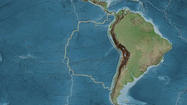 Nazca tektonik plakasının alanı Patterson silindirik projeksiyonunda soluk renkli bir yükseklik haritasında katı bir çizgiyle işaretlenmiş.