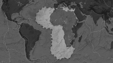 Afrika tektonik plakasının alanı, Fahey projeksiyonundaki koyu bir bilek yükseklik haritasının arka planına çizilmiş bir çizgi ile işaretlenmiş.