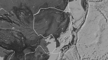 Amur tektonik plakasının alanı Fahey projeksiyonunda bir bilek yükseklik haritasında katı bir çizgi ile işaretlenmiş.