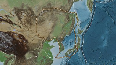 Amur tektonik plakasının alanı Fahey projeksiyonunda soluk renkli bir yükseklik haritasında çizilmiş bir çizgi ile işaretlenmiş.