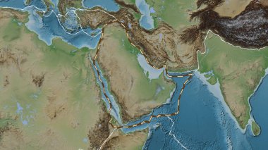 Arap tektonik plakasının alanı Fahey projeksiyonundaki soluk renkli yükseklik haritasında çizilmiş bir çizgi ile işaretlenmiş.