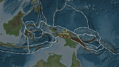Maoke tektonik plaka alanı Fahey projeksiyonunda koyu renkli bir yükseklik haritasının arka planına çizilmiş bir çizgi ile işaretlenmiştir.