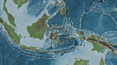 Molucca Denizi tektonik tabakasının alanı Fahey projeksiyonundaki soluk renkli yükseklik haritasında çizilmiş bir çizgi ile işaretlenmiş.