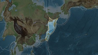 Fahey projeksiyonundaki topografiksel haritada Okhotsk plaka alanına komşu bölgelerin tektonik plakalar sınırları