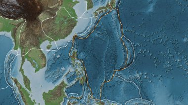 Filipin Denizi tektonik tabakasının alanı Fahey projeksiyonundaki soluk renkli yükseklik haritasında çizilmiş bir çizgi ile işaretlenmiş.