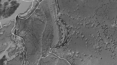 Mariana tektonik plakasının alanı Fahey projeksiyonundaki gri tonlama yükseklik haritasında çizilmiş bir çizgi ile işaretlenmiş.