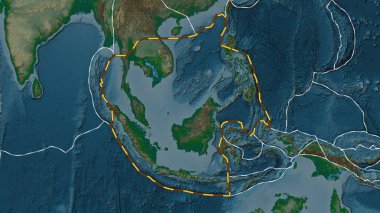 Sunda tektonik plakasının alanı Fahey projeksiyonunda renkli bir yükseklik haritasında çizilmiş bir çizgi ile işaretlenmiş.