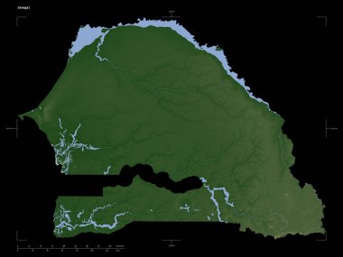Senegal 'in göl ve nehirleriyle, uzaklık ölçeği ve harita sınır koordinatlarıyla siyah üzerine izole edilmiş soluk renkli bir yükseklik haritası.