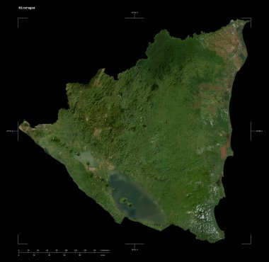 Nikaragua 'nın düşük çözünürlüklü uydu haritasının şekli, uzaklık ölçeği ve harita sınır koordinatları, siyah üzerine izole edilmiş.