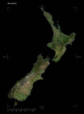 Yeni Zelanda 'nın düşük çözünürlüklü uydu haritasının şekli, uzaklık ölçeği ve harita sınır koordinatlarıyla, siyah üzerine izole edilmiş.