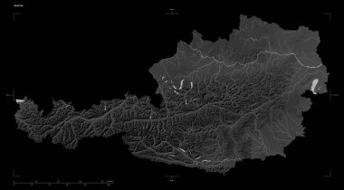 Avusturya 'nın göl ve nehirleri, uzaklık ölçeği ve harita sınır koordinatlarıyla birlikte, siyah üzerine izole edilmiş, gri ölçekli yükselti haritası.