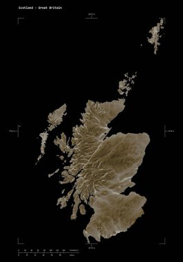 İskoçya 'nın göl ve nehirleri ile sepia tonlarında renklendirilmiş bir yükseklik haritasının şekli - Büyük Britanya, uzaklık ölçeği ve harita sınır koordinatlarıyla, siyah üzerine izole edilmiş