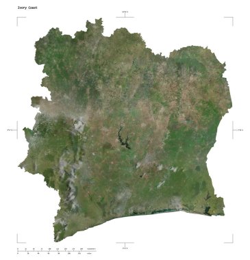 Fildişi Sahili 'nin yüksek çözünürlüklü uydu haritasının şekli, uzaklık ölçeği ve harita sınır koordinatlarıyla, beyaz üzerinde izole edilmiş.