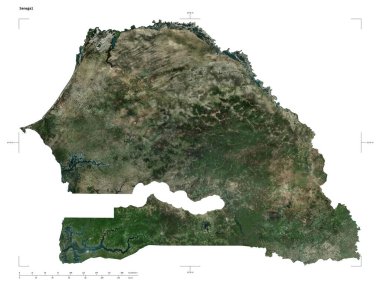 Senegal 'in yüksek çözünürlüklü uydu haritasının şekli, uzaklık ölçeği ve harita sınır koordinatları, beyaz üzerinde izole edilmiş.