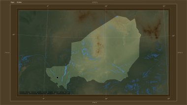 Nijer, ülkenin başkenti, haritası, uzaklık ölçeği ve sınır koordinatlarıyla gölleri ve nehirleri gösteren renkli bir yükseklik haritasına vurgulandı