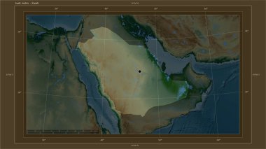 Suudi Arabistan, ülkenin başkenti, haritası, uzaklık ölçeği ve harita sınır koordinatlarıyla gölleri ve nehirleri gösteren renkli bir yükseklik haritasına vurgulandı