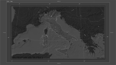 İtalya, ülkenin başkenti haritası, haritası, uzaklık ölçeği ve sınır koordinatlarıyla gölleri ve nehirleri içeren çift seviyeli bir yükseklik haritasına vurgulandı