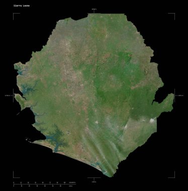 Sierra Leone 'nin yüksek çözünürlüklü uydu haritasının şekli, uzaklık ölçeği ve harita sınır koordinatlarıyla, siyah üzerine izole edilmiş.