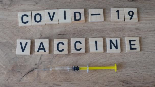 Concept Vaccination Covid Seringue Sur Une Table — Video