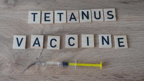 Koncept Očkovací Látky Proti Tetanu Ruční Rukavice Užívá Injekční Stříkačku — Stock video