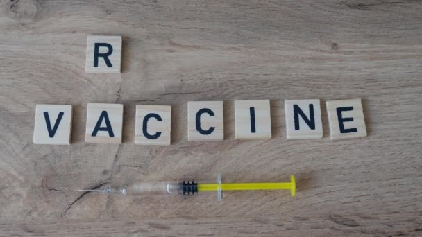 Concepto Vacunación Contra Rubéola Jeringa Sobre Mesa — Vídeos de Stock
