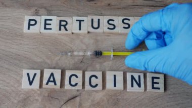 Pertusis aşısı konsepti. Pertusis aşısı boğmaca öksürüğüne karşı koruma sağlayan bir aşıdır.).
