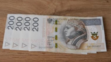 Polonya hükümetinin Polonya 'daki her çocuk için 800 zloti artı (800 zloti artı) yardım programı kavramı