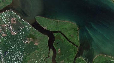Pulau Bengkalis, Malacca Boğazı 'nda 17 Haziran 2021' de çekilmiş bir uydu görüntüsü.