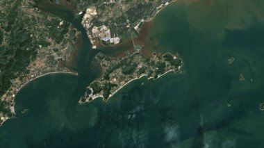Güney Çin Denizi 'ndeki dolu adası 20 Kasım 2023' te çekilmiş bir uydu görüntüsü.