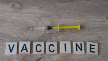 Kızamık, kabakulak, kızamık, kızamık ve varislere karşı koruyan MMR aşısı konsepti.