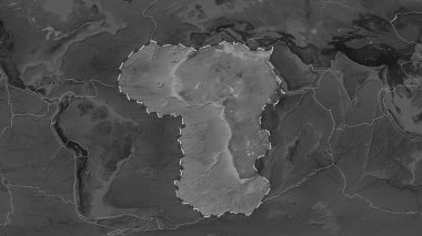 Afrika tektonik plakasının alanı, Eckert III projeksiyonundaki koyu gri tonlama yükseklik haritasının arka planına çizilmiş bir çizgi ile işaretlenmiştir.