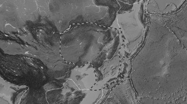 Amur tektonik plakasının alanı, Eckert III projeksiyonunda gri tonlama yükseklik haritasında çizilmiş bir çizgi ile işaretlenmiştir.