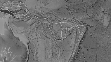 Yeni Hebrides tektonik plakasının alanı Eckert III projeksiyonunda gri tonlama yükseklik haritasında katı bir çizgi ile işaretlenmiştir.