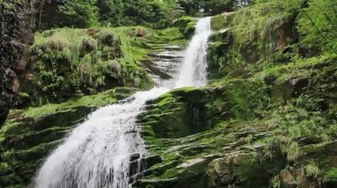 Büyülü Kamienczyk Şelalesi. Polonya