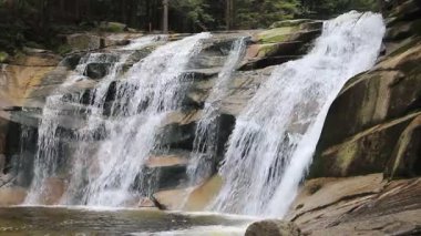 Şelale. Mumlava Şelaleleri, Krkonose Ulusal Parkı, Harrachov, Çek Cumhuriyeti