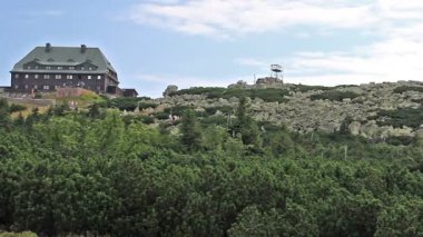 Szrenica dağındaki dağ kulübesi