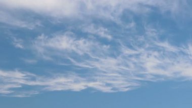 Cirrus ve Cirrostratus bulutları zaman ayarlı 1