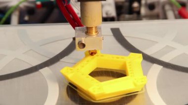 Plastik model yazdıran 3D yazıcı 