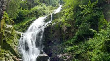 Kamienczyk şelale Karkonosze dağlarda