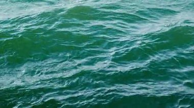 Su yüzeyi - yavaş çekim