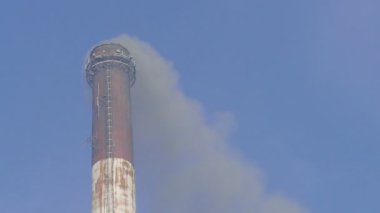 Hava kirliliği. Kömür santralinden duman geliyor. CO2, So2 emisyonu