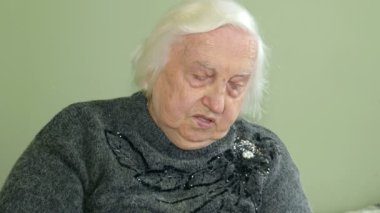 Yaşlı kadın ve kalp sorunu