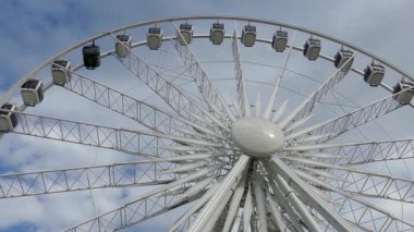 Vip'ler için bir kabin ile dönme dolap. Gözlem tekerleği