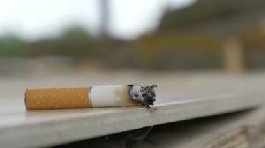 Sigara dumanı ve kül. Sağlıksız alışkanlıkları. Pasif sigara kavramı