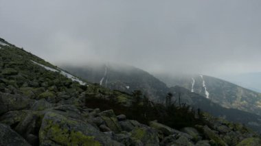 Karkonosze Dağları. Hızlı değişen hava koşulları