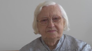 Yaşlı bir kadının portresi