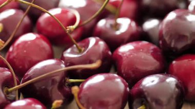 Tatlı kirazlar. Kaydırıcı atışı