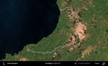Ceredigion. Nisan 2021 'de çekilen Kopernik Nöbetçi karolarından oluşan bir uydu görüntüsü üzerinde Birleşik Krallık' ın idari bölgesinin ana hatlarını belirledik.